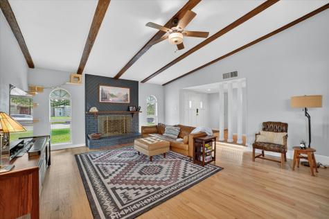 2713 Esquire Lane Garland TX 75044