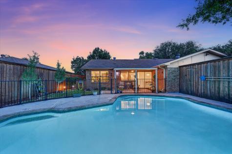 2713 Esquire Lane Garland TX 75044