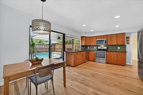 2713 Esquire Lane Garland TX 75044
