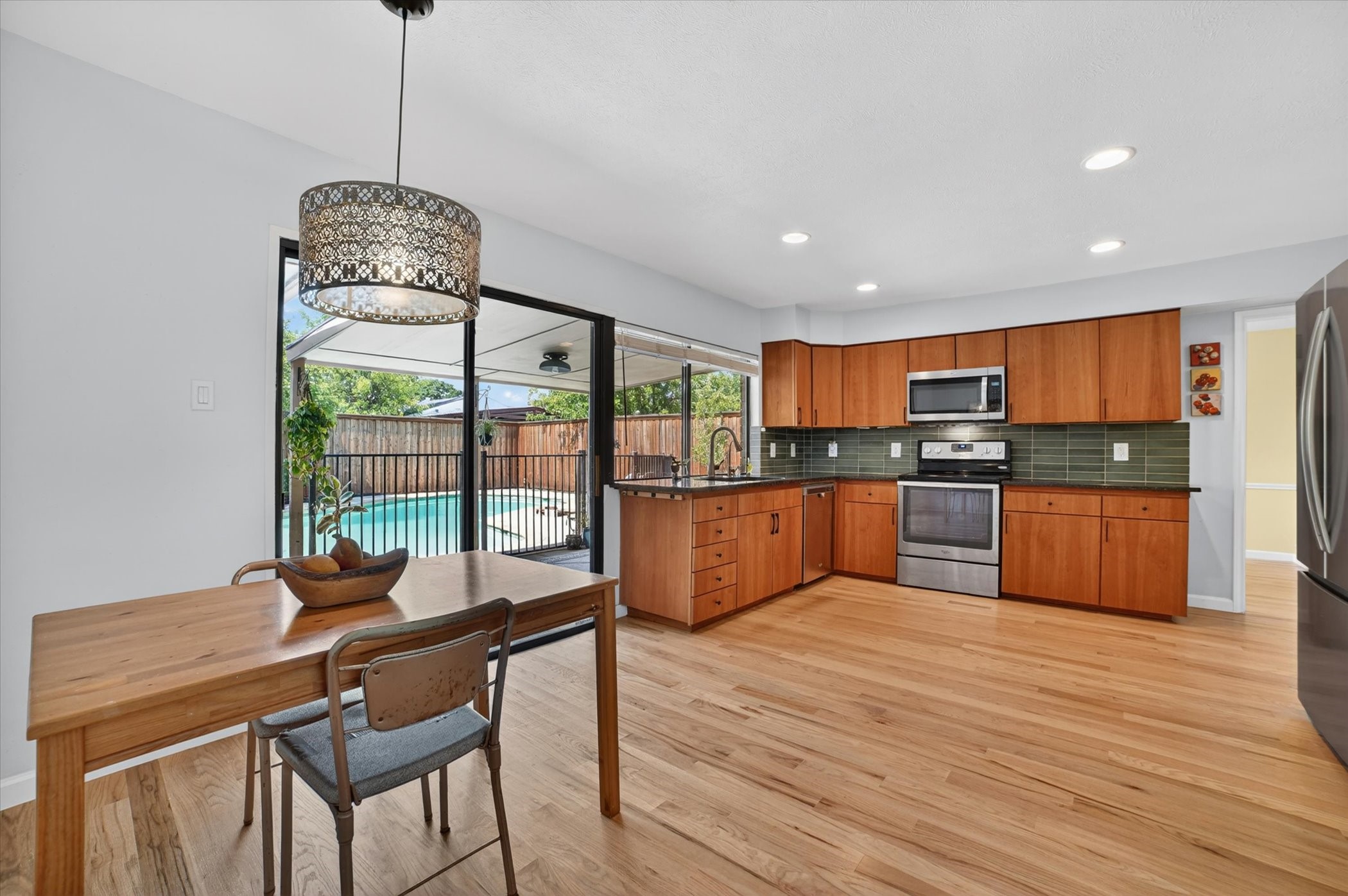2713 Esquire Lane Garland TX 75044