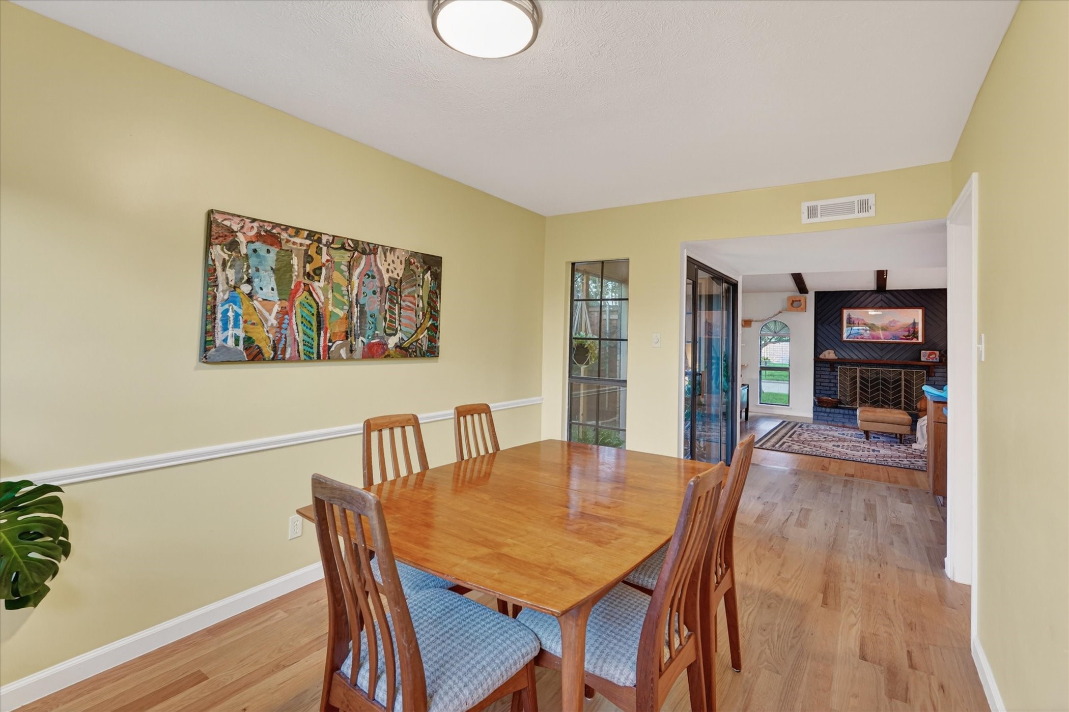 2713 Esquire Lane Garland TX 75044