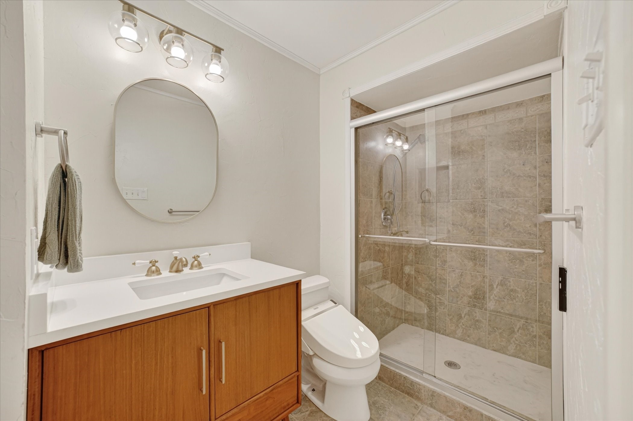 2713 Esquire Lane Garland TX 75044