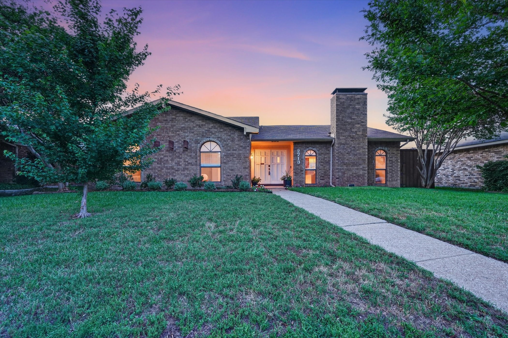 2713 Esquire Lane Garland TX 75044