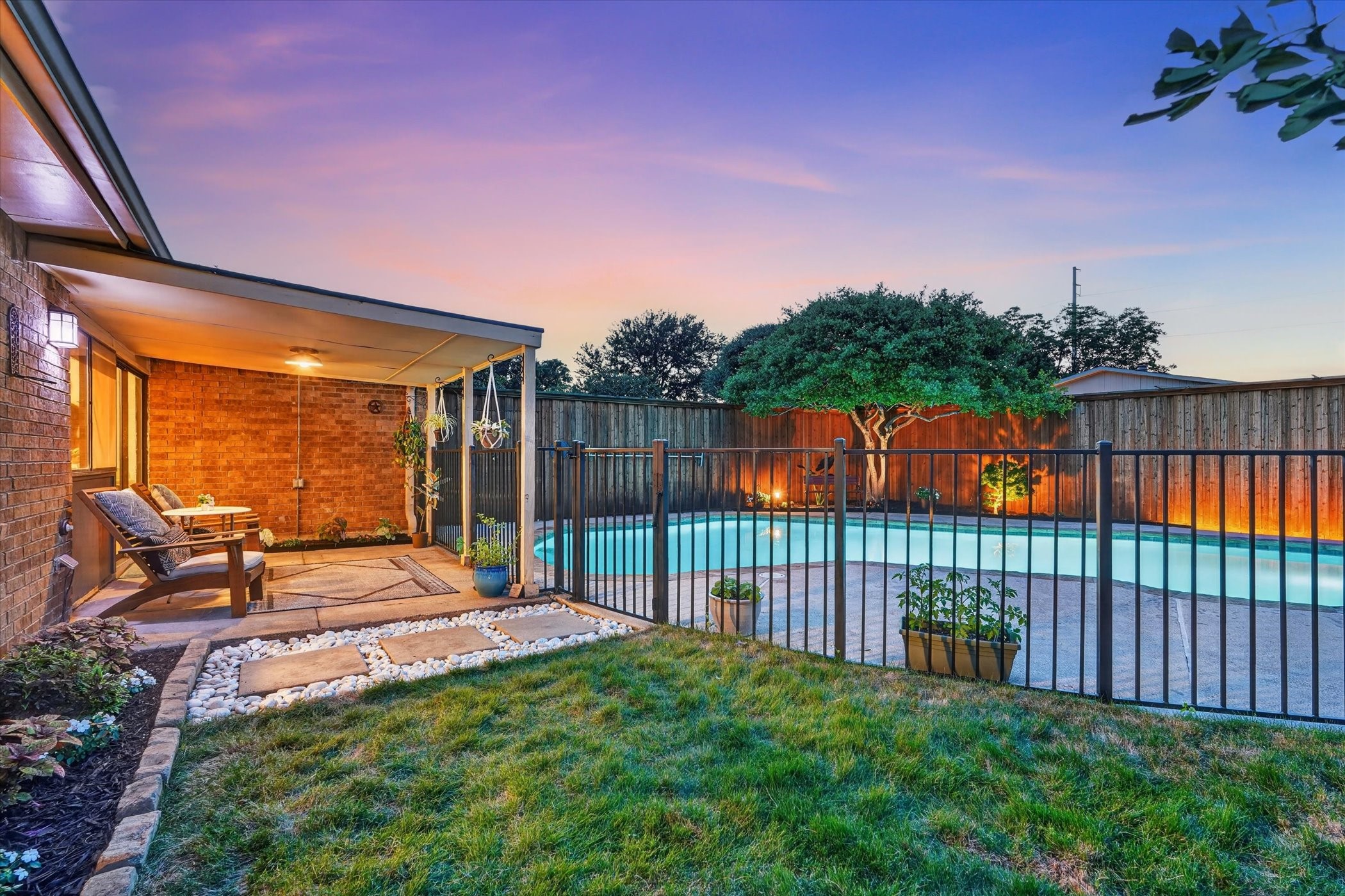 2713 Esquire Lane Garland TX 75044