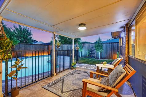 2713 Esquire Lane Garland TX 75044