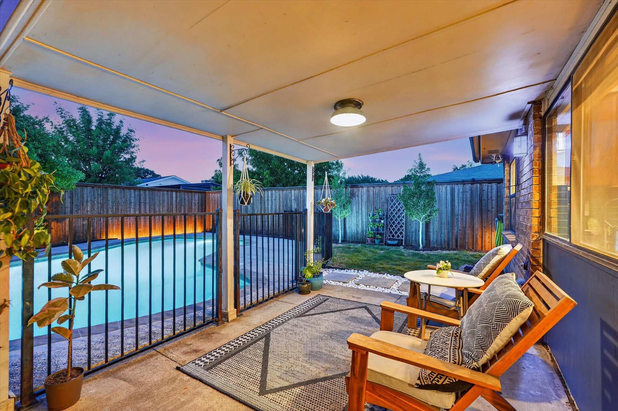 2713 Esquire Lane Garland TX 75044