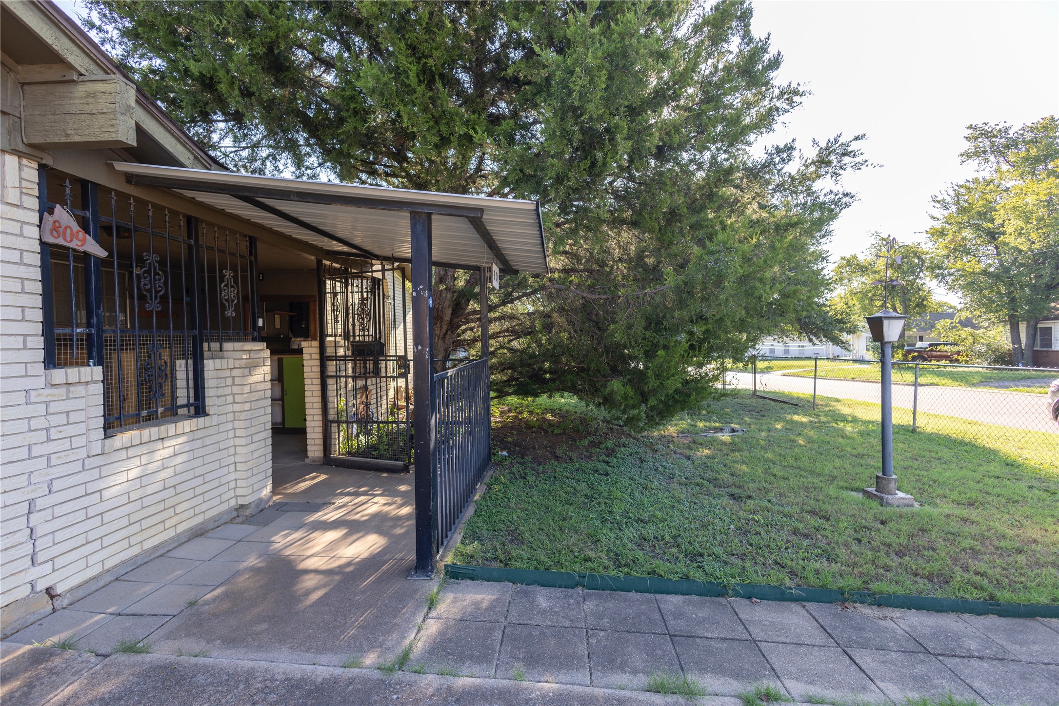 809 Lomo Street Fort Worth TX 76110
