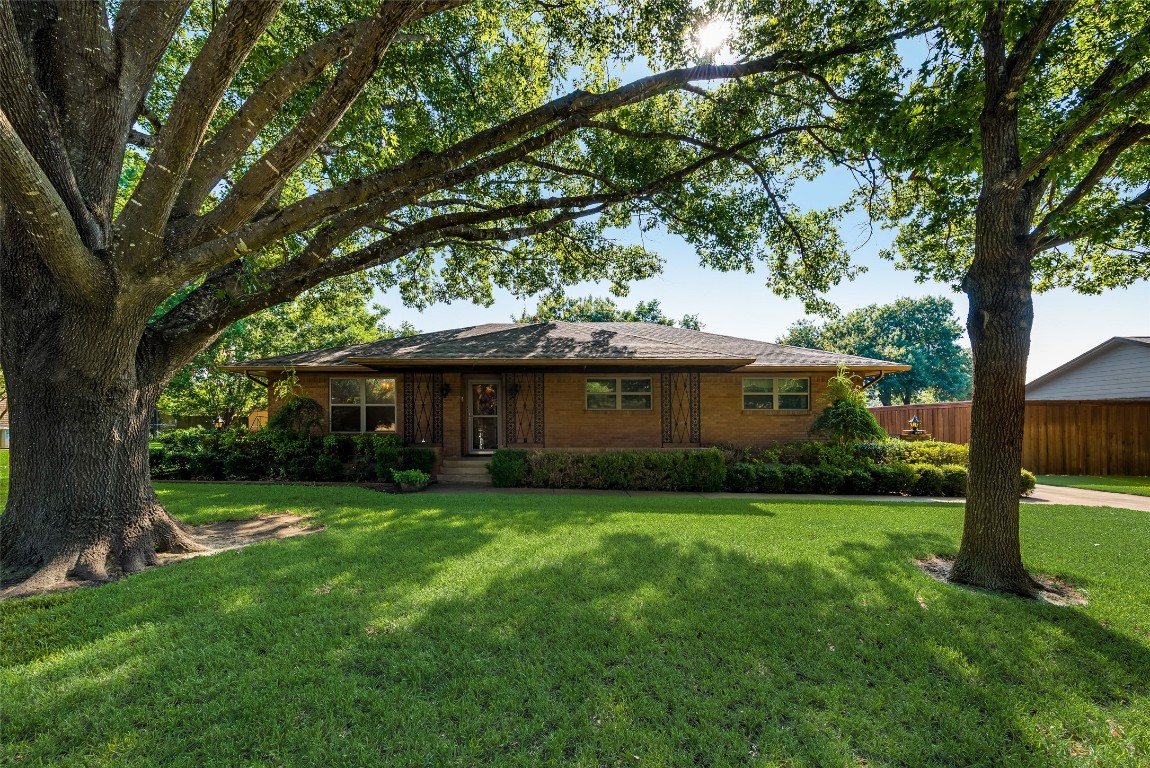 110 S Hillside Street Red Oak TX 75154
