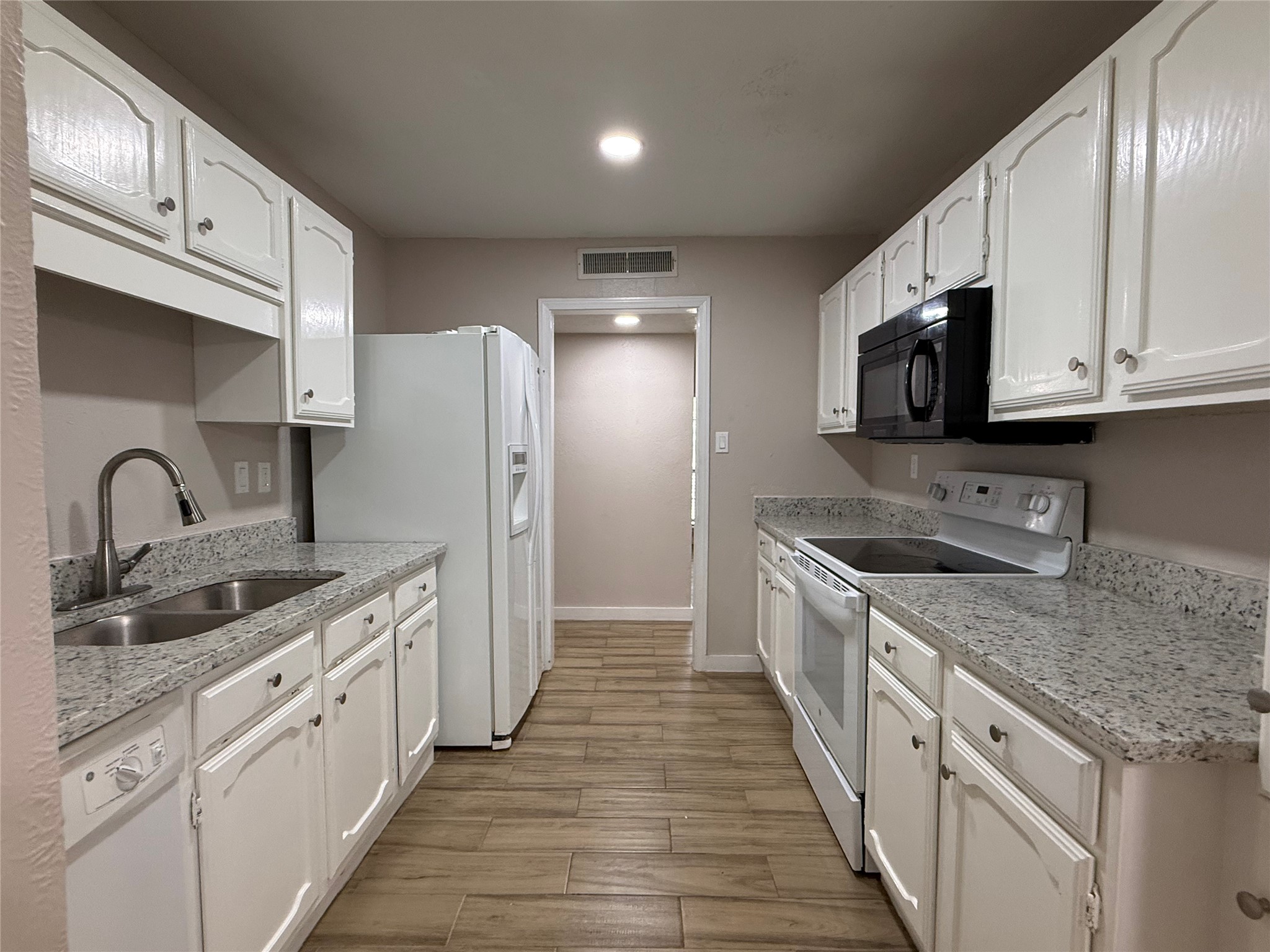 817 Camino Court Grand Prairie TX 75052