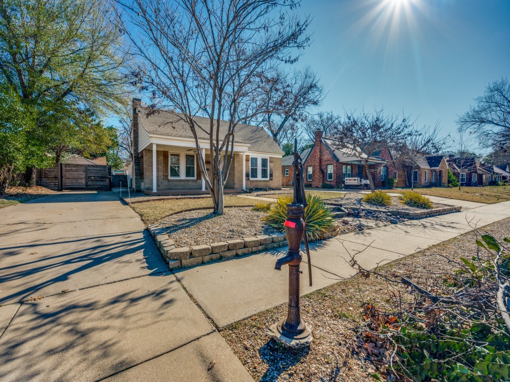 1122 Bonnie Brae Avenue Fort Worth TX 76111