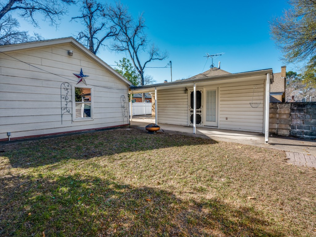 1122 Bonnie Brae Avenue Fort Worth TX 76111