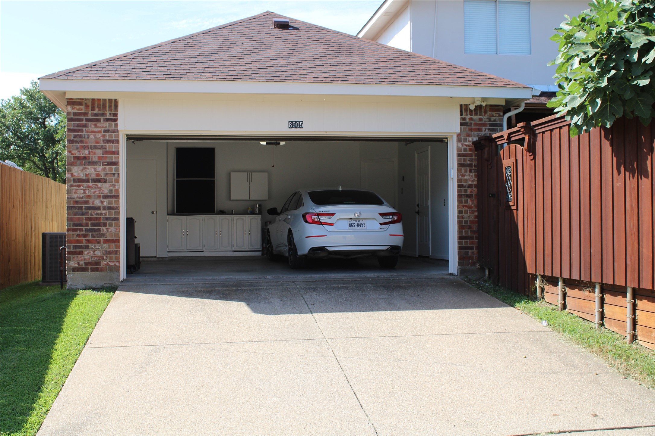 8905 Lakepointe Avenue Rowlett TX 75088