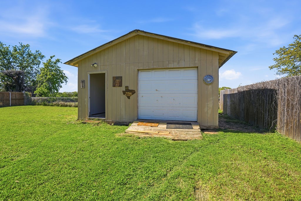 4041 Country Meadows Circle Granbury TX 76049