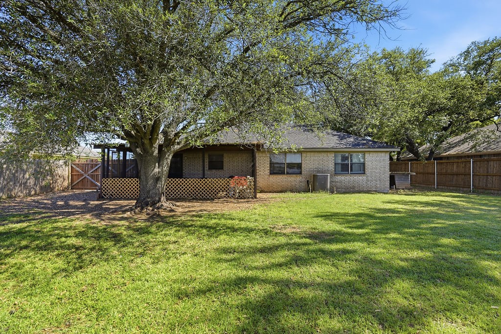 4041 Country Meadows Circle Granbury TX 76049