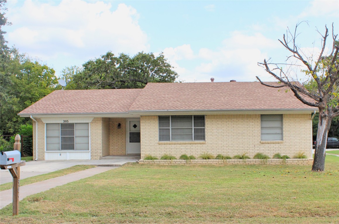 305 S Weatherford Street Chico TX 76431