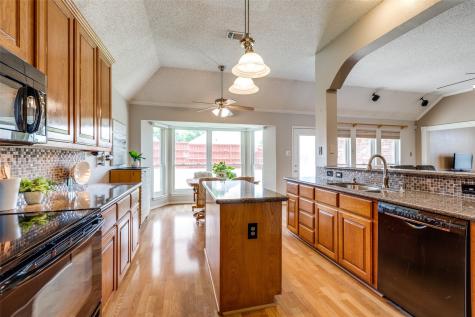 2313 Fairlands Drive Garland TX 75040