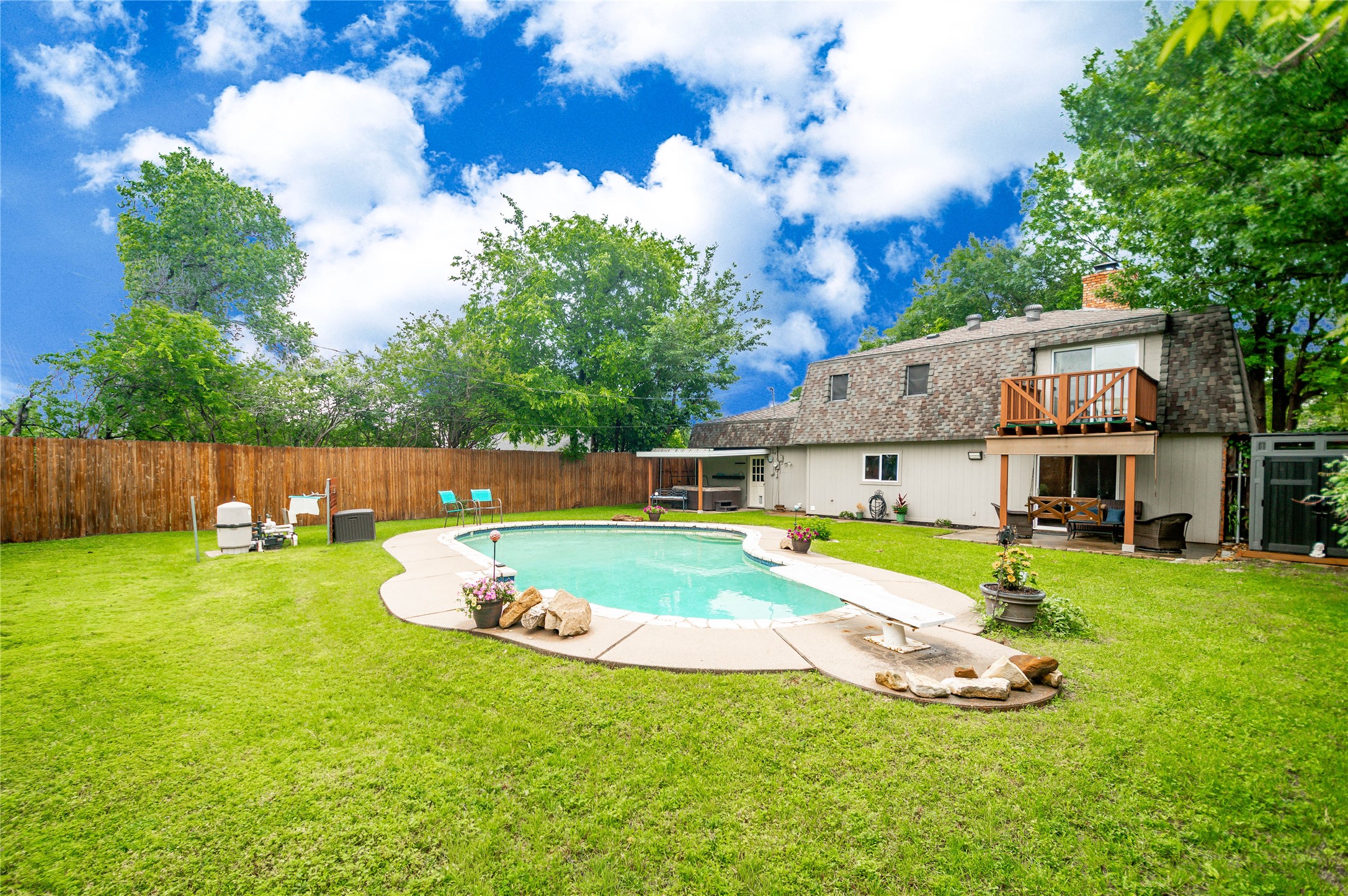 2121 Mountainview Drive Hurst TX 76054