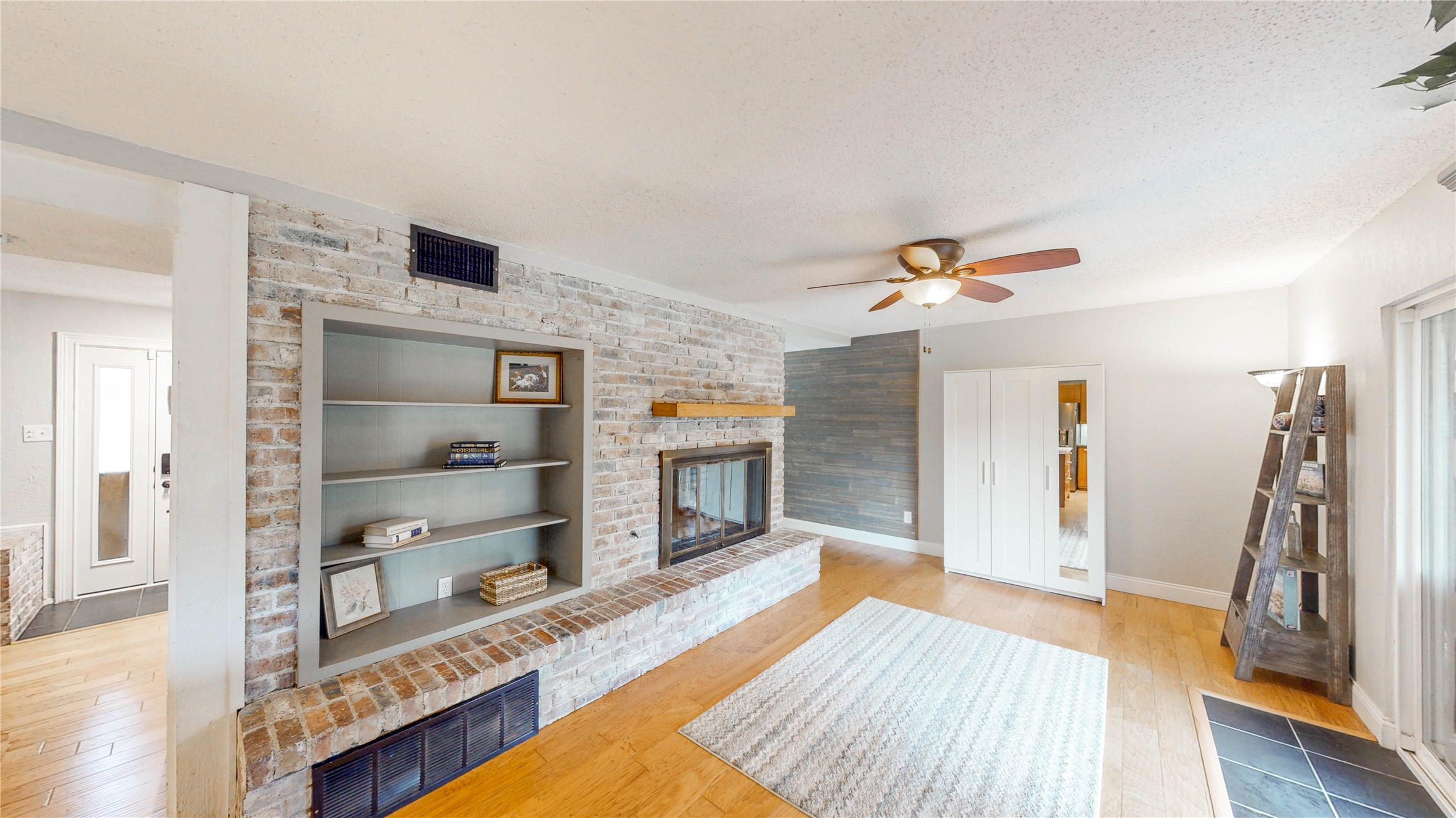 2121 Mountainview Drive Hurst TX 76054