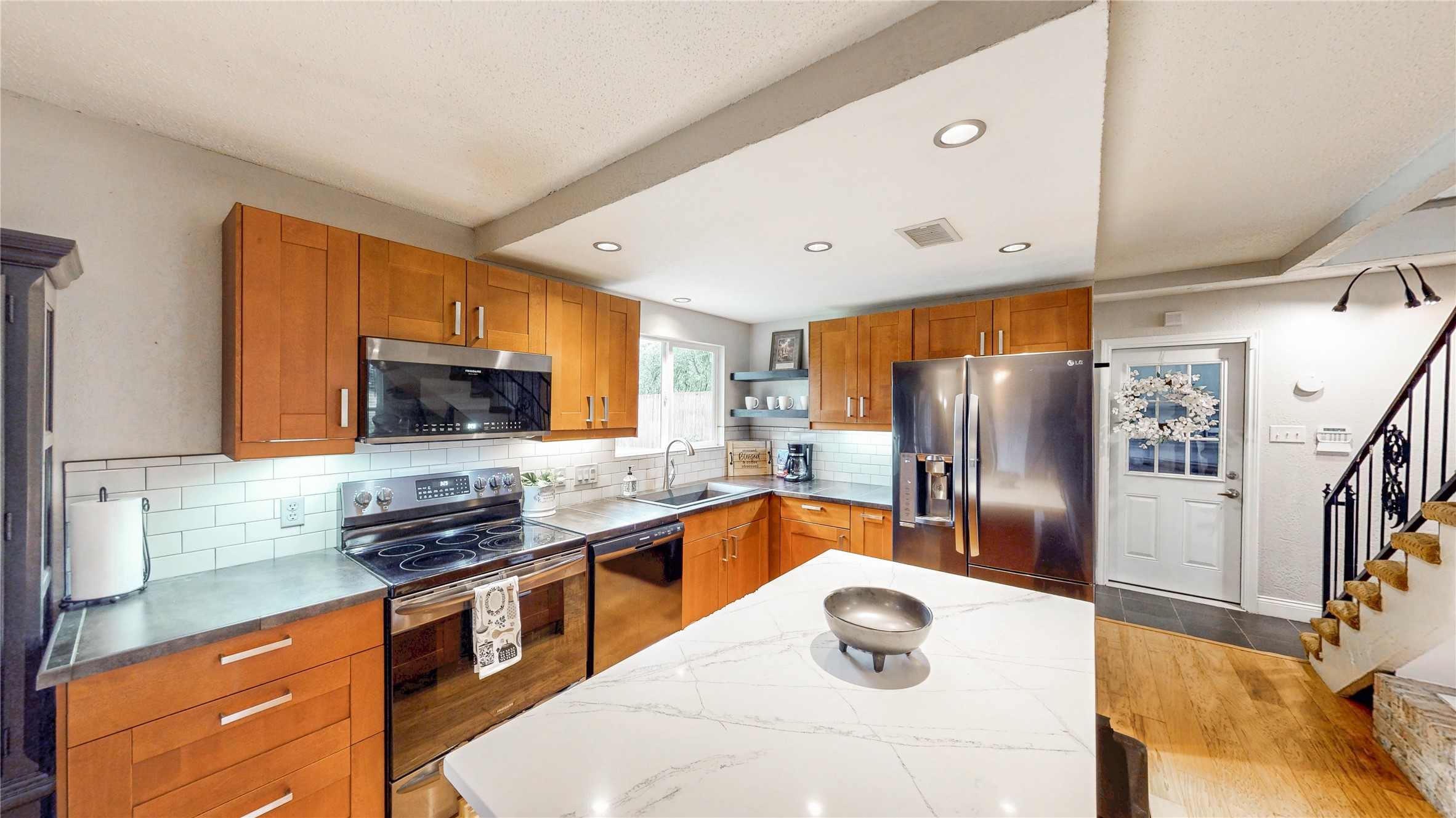 2121 Mountainview Drive Hurst TX 76054