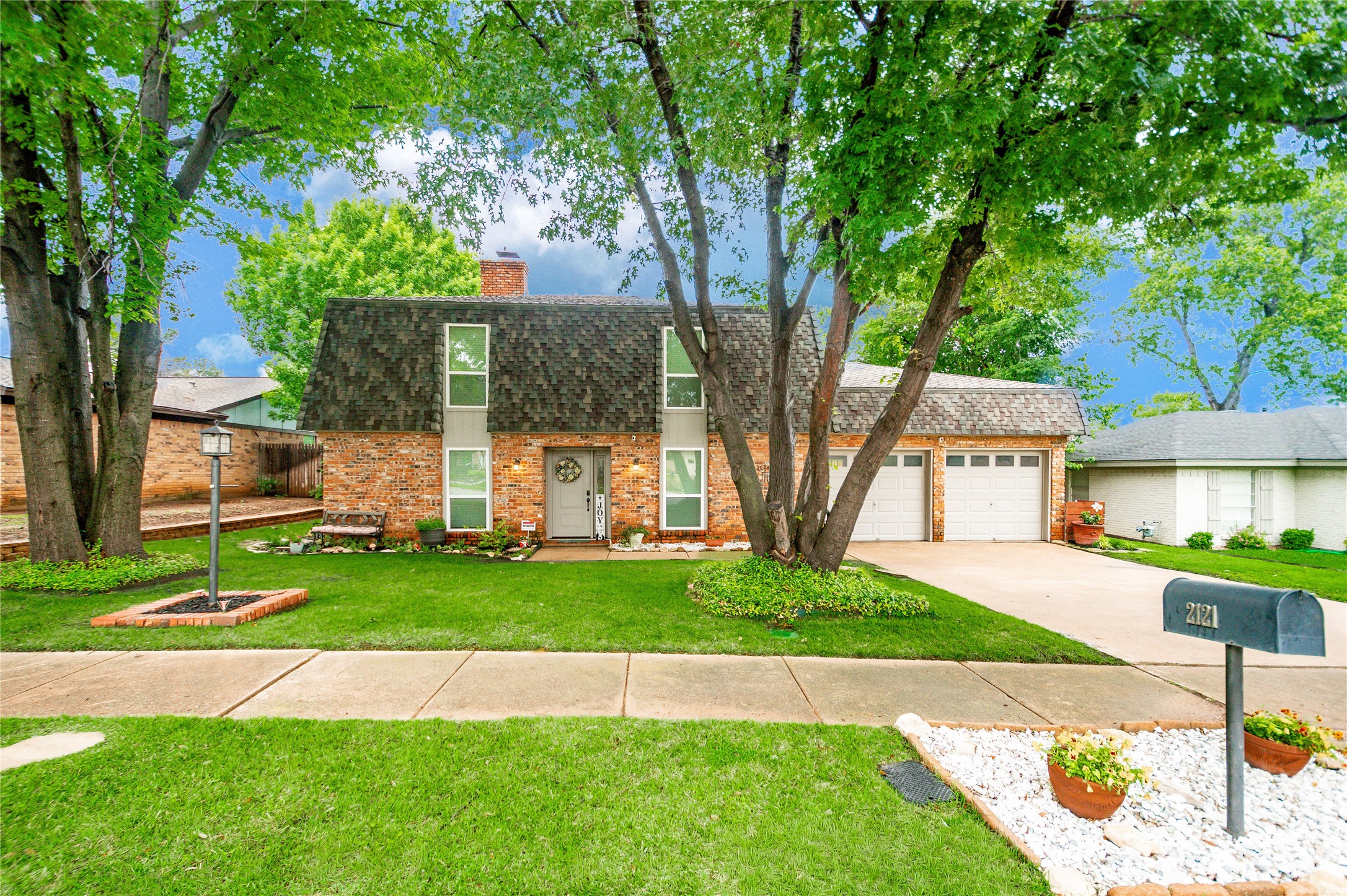 2121 Mountainview Drive Hurst TX 76054