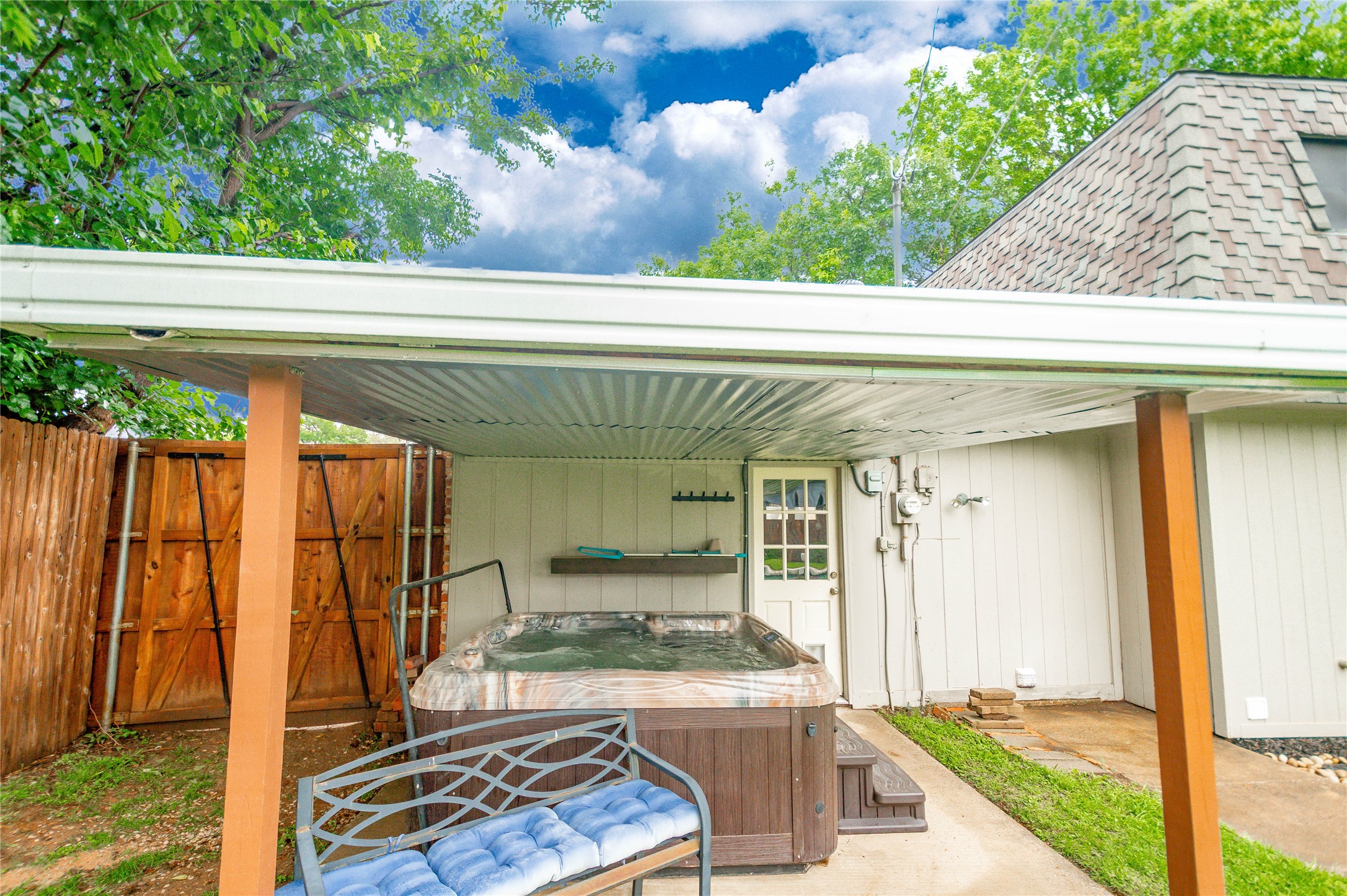 2121 Mountainview Drive Hurst TX 76054