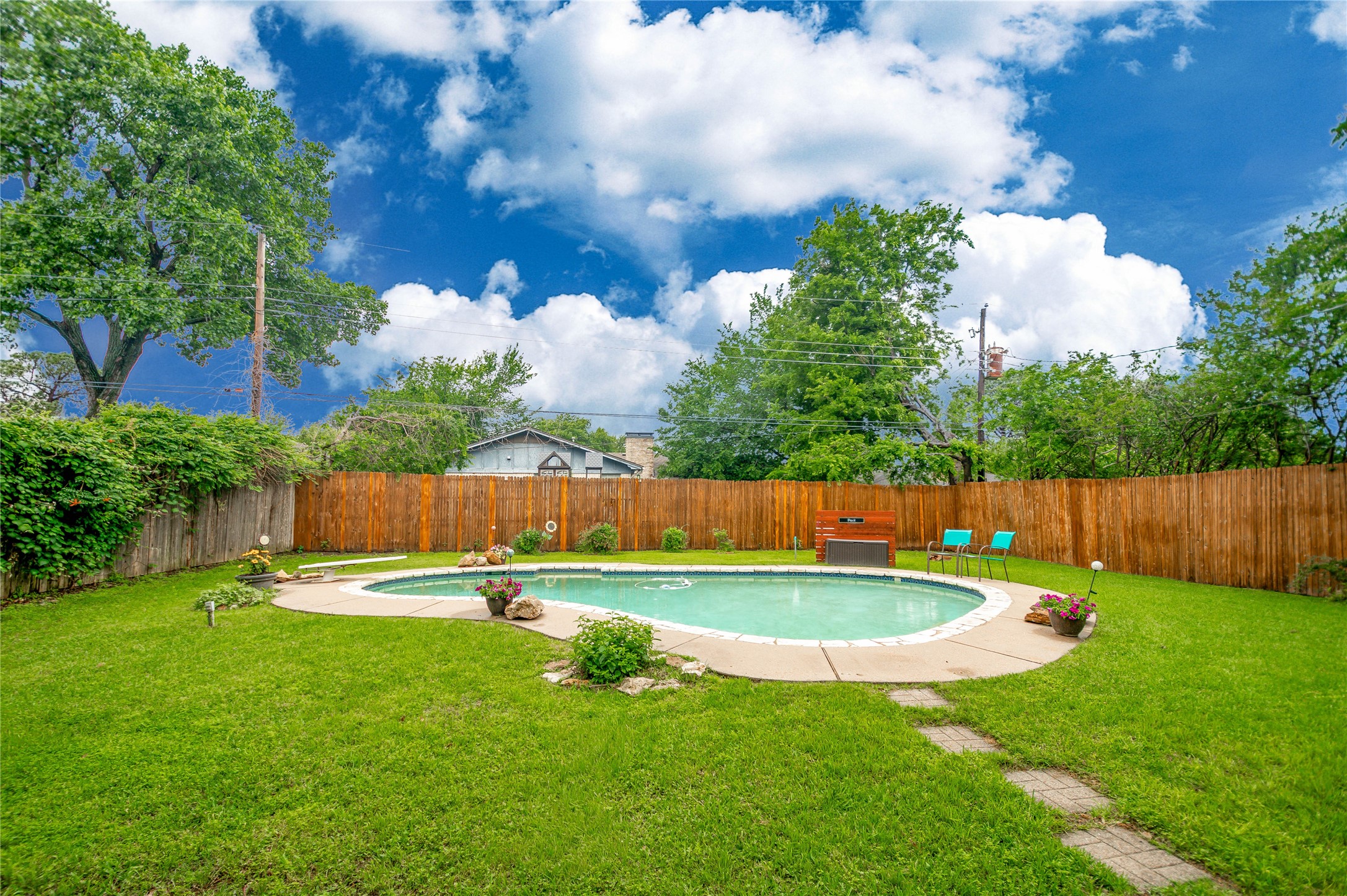 2121 Mountainview Drive Hurst TX 76054