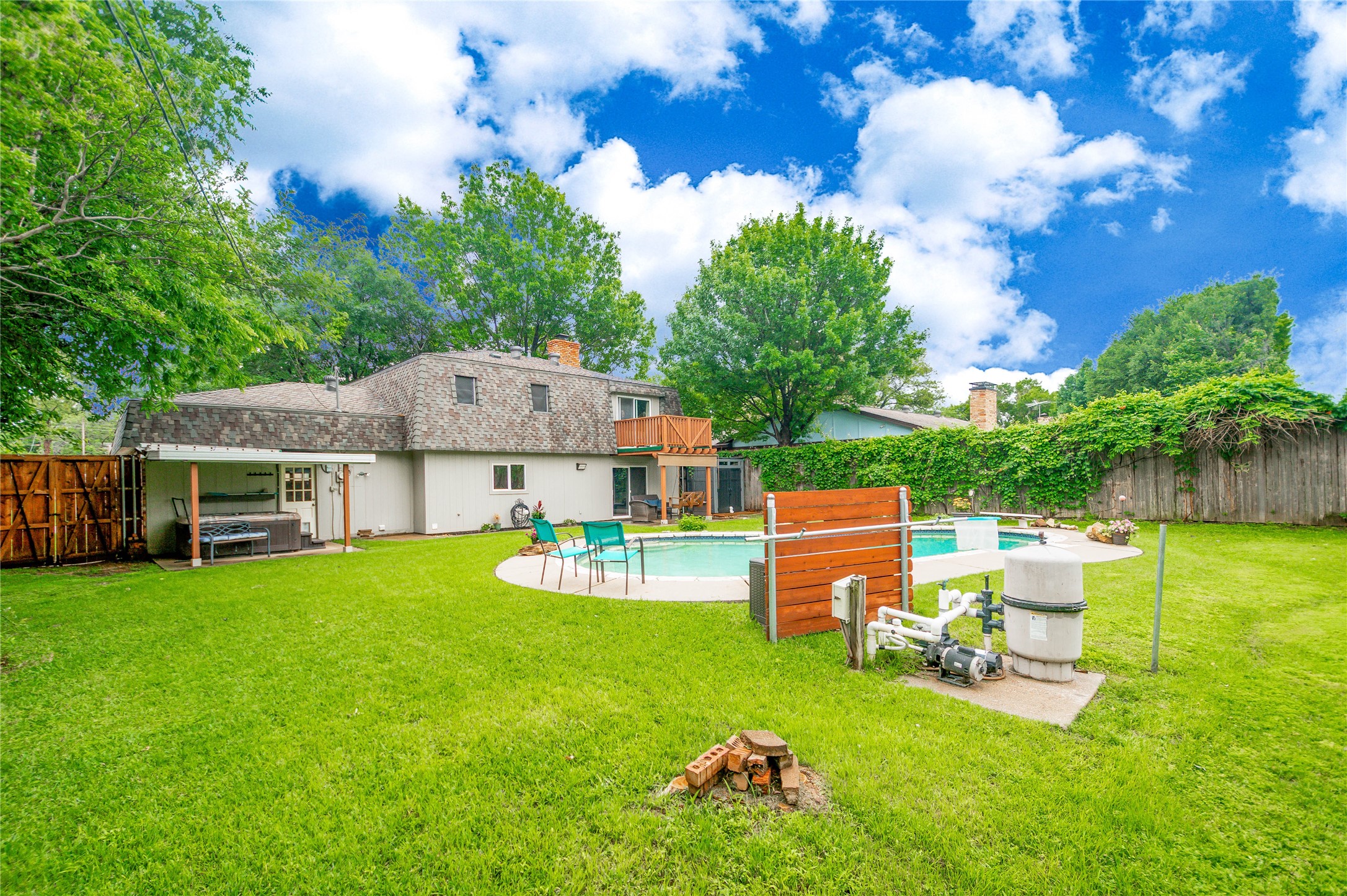 2121 Mountainview Drive Hurst TX 76054