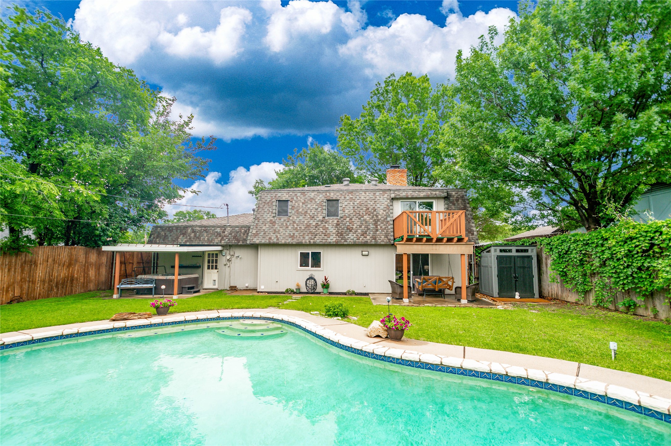 2121 Mountainview Drive Hurst TX 76054