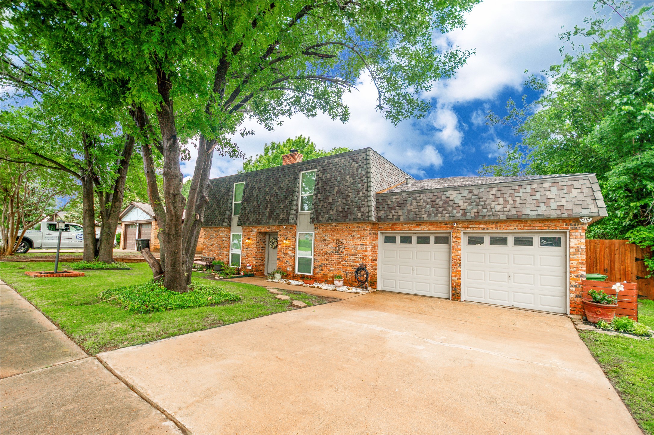 2121 Mountainview Drive Hurst TX 76054