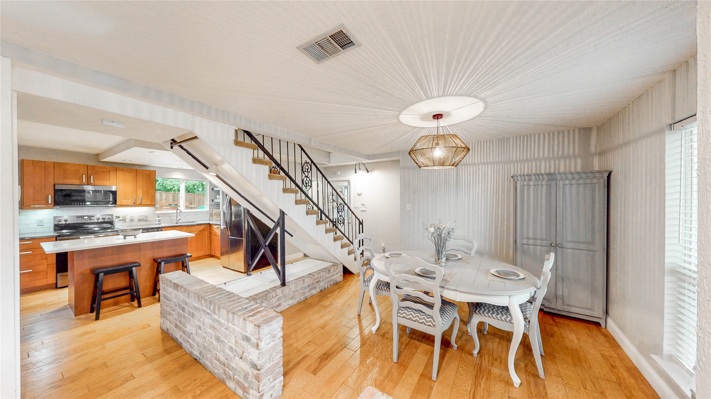 2121 Mountainview Drive Hurst TX 76054