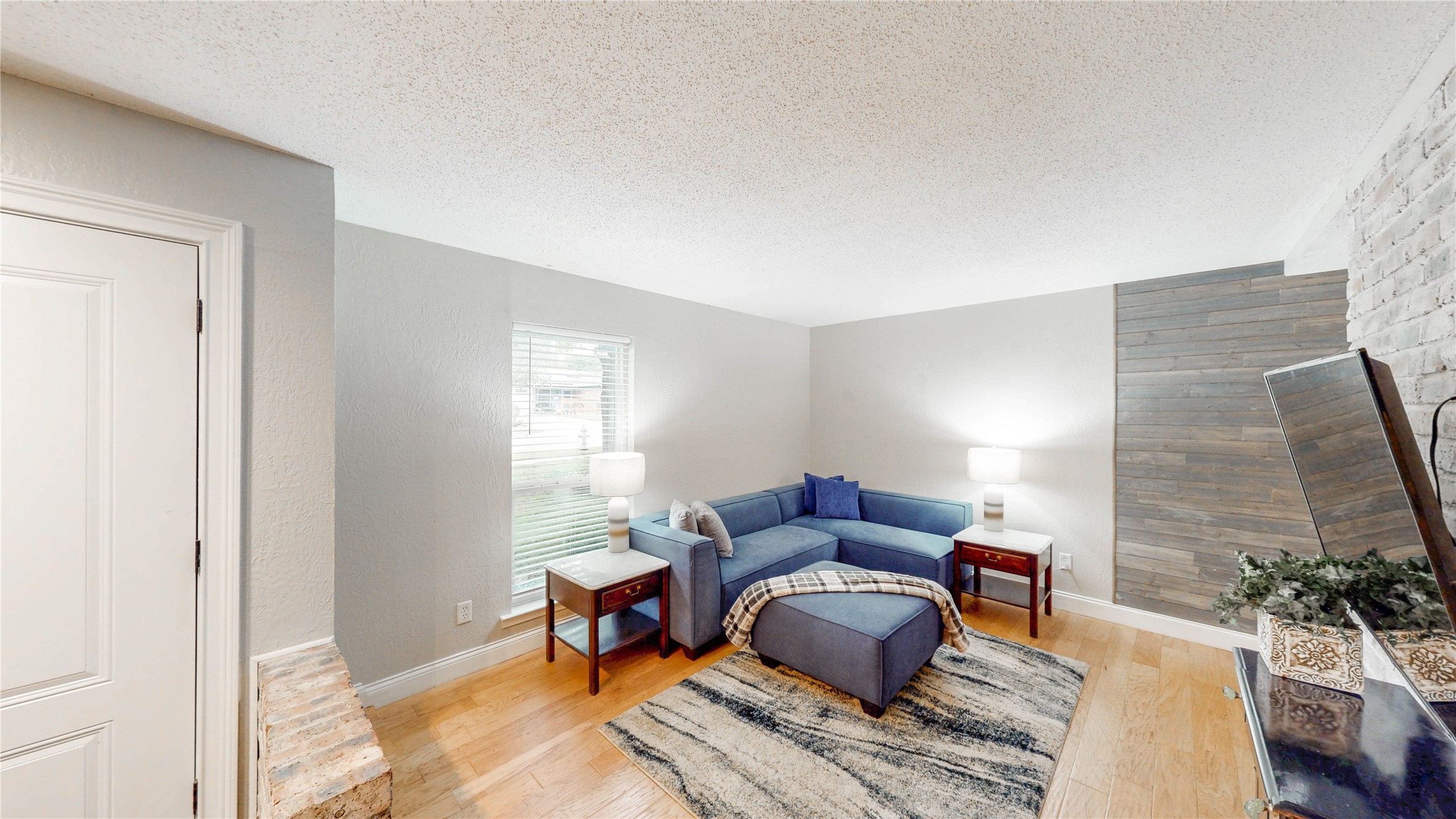 2121 Mountainview Drive Hurst TX 76054