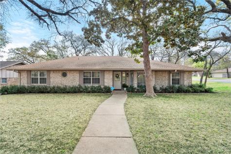 701 Castlewood Lane Arlington TX 76012