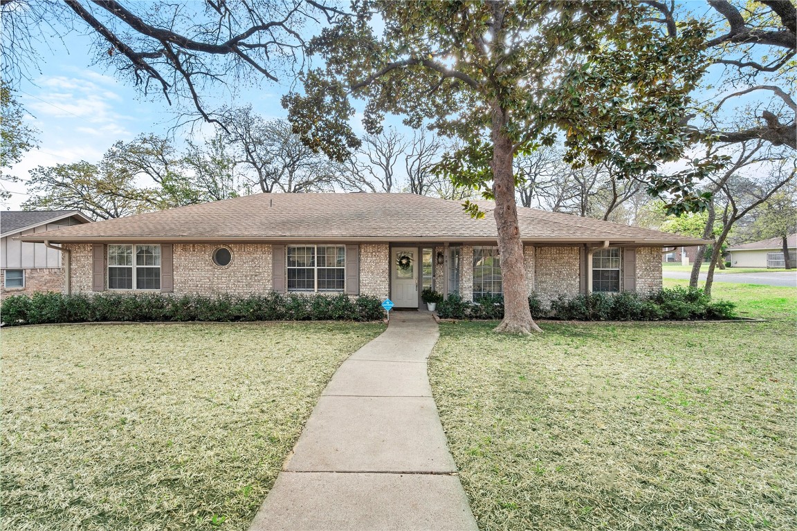 701 Castlewood Lane Arlington TX 76012