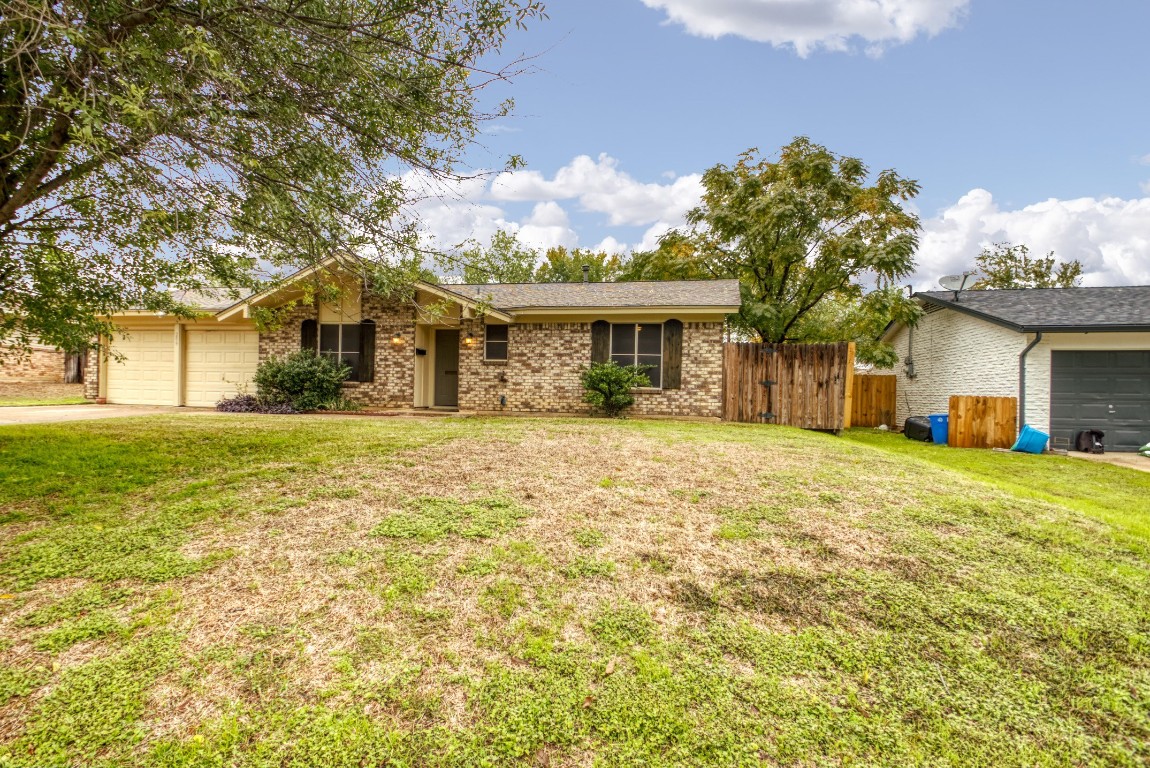 209 Town Creek Drive Euless TX 76039