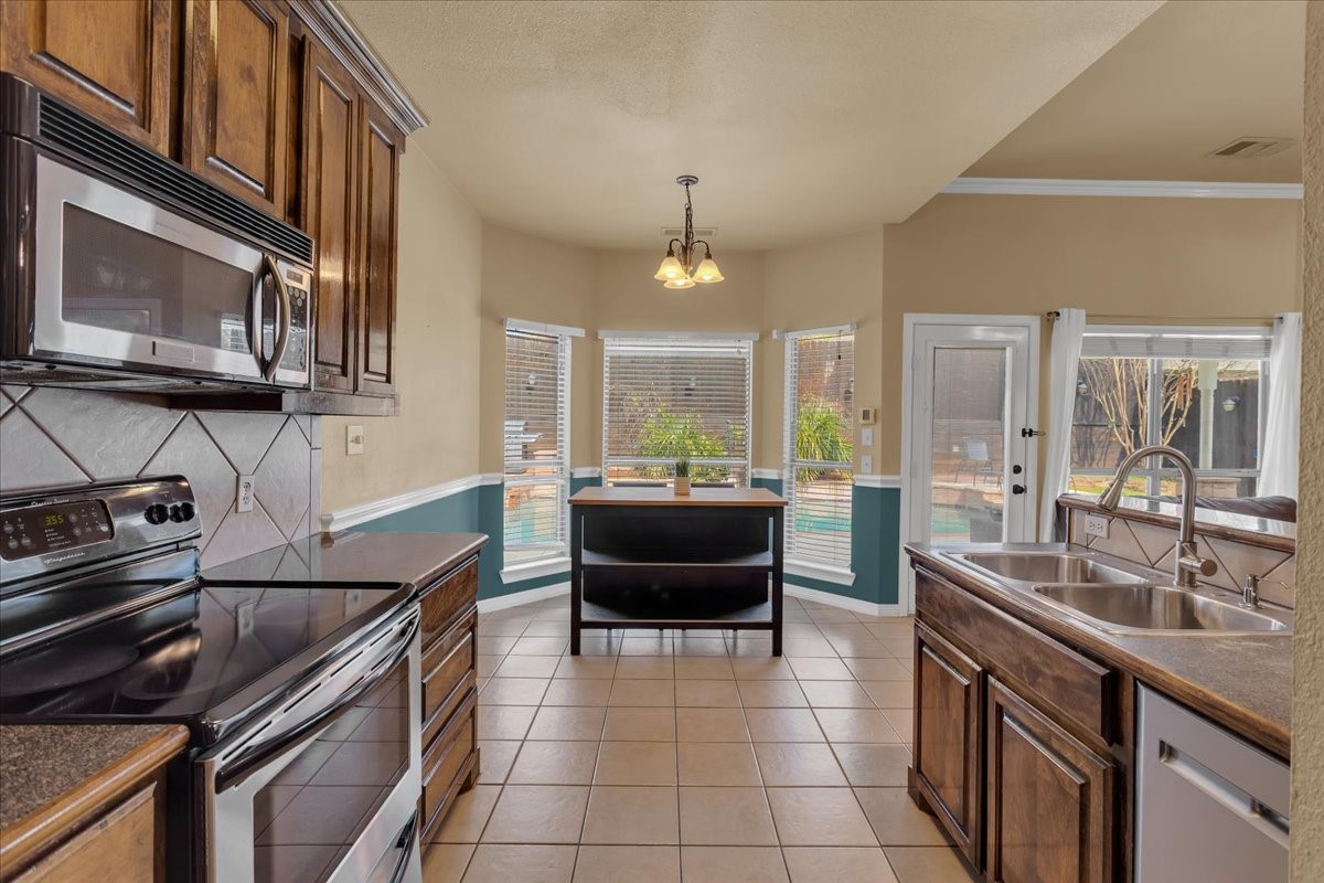 4905 Indio Lane Sherman TX 75092