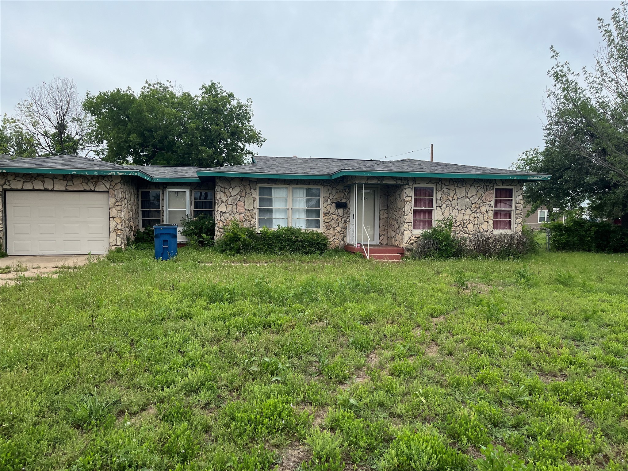 104 S Harding Street Breckenridge TX 76424