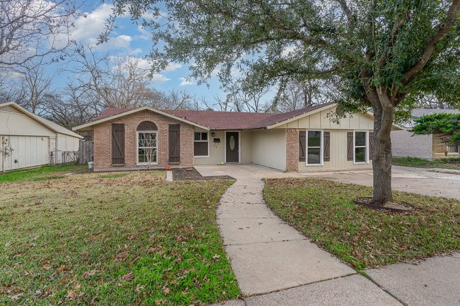 318 Meadowhill Drive Garland TX 75043