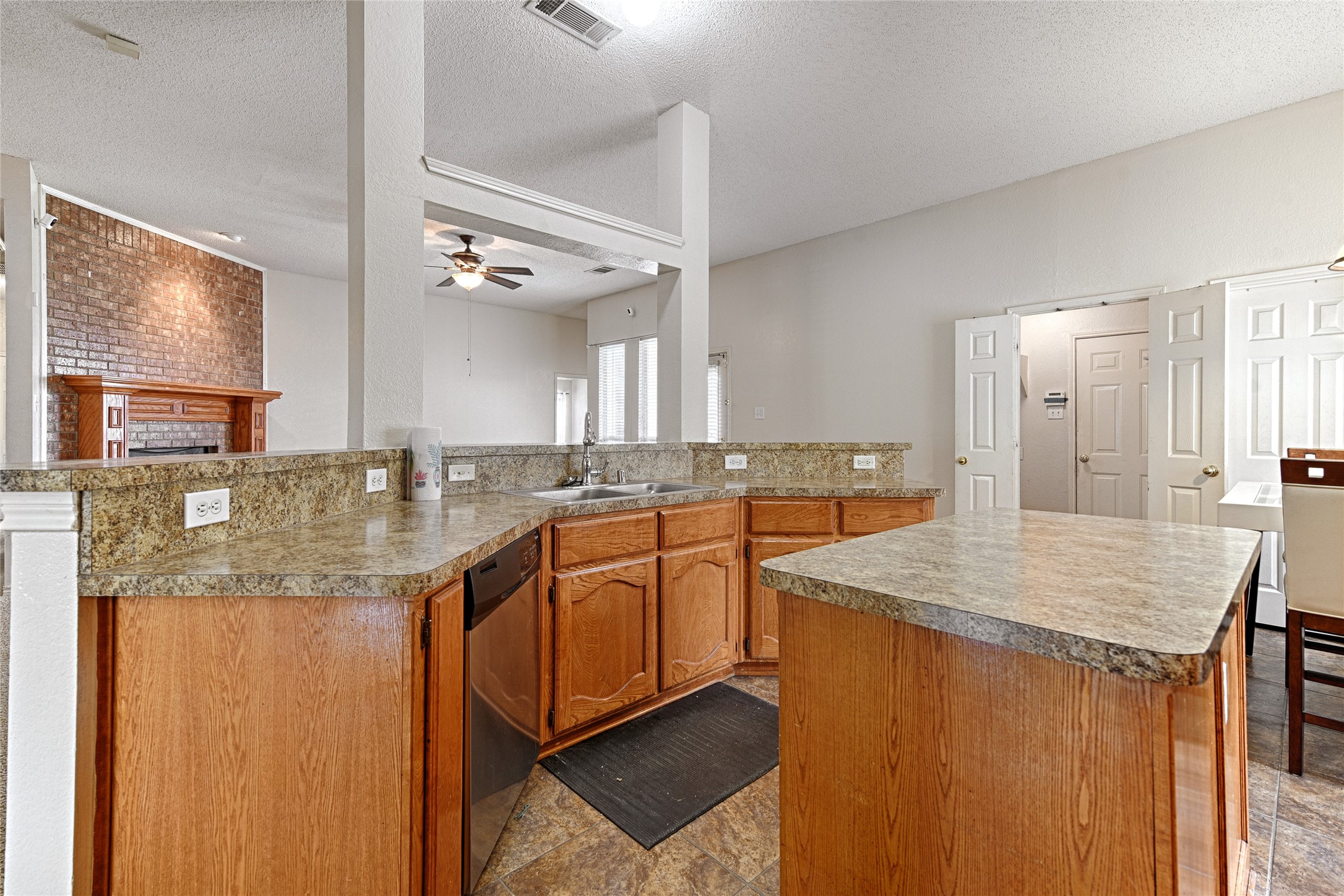 1544 Birkenhead Lane Lancaster TX 75134