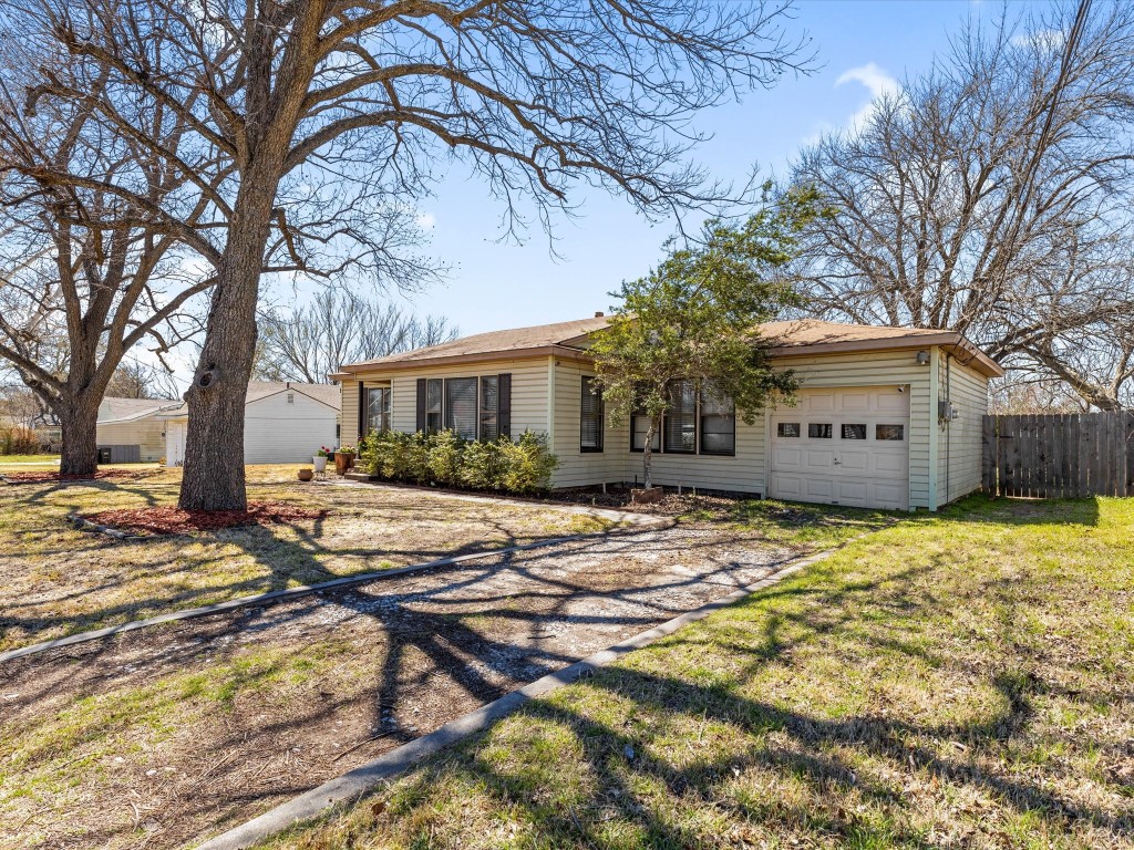 1413 Oliver Street Weatherford TX 76086