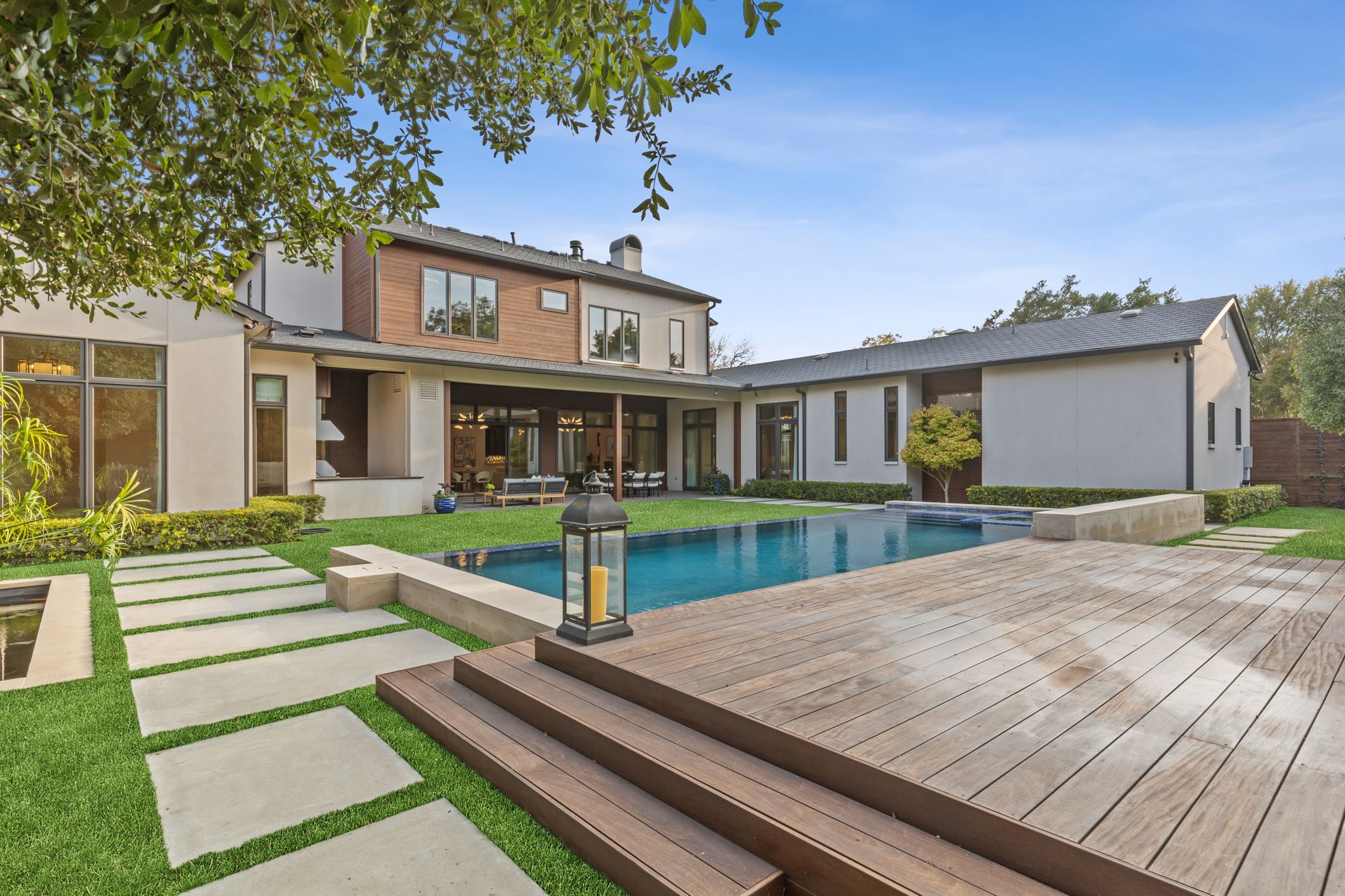 4447 Taos Road Dallas TX 75209