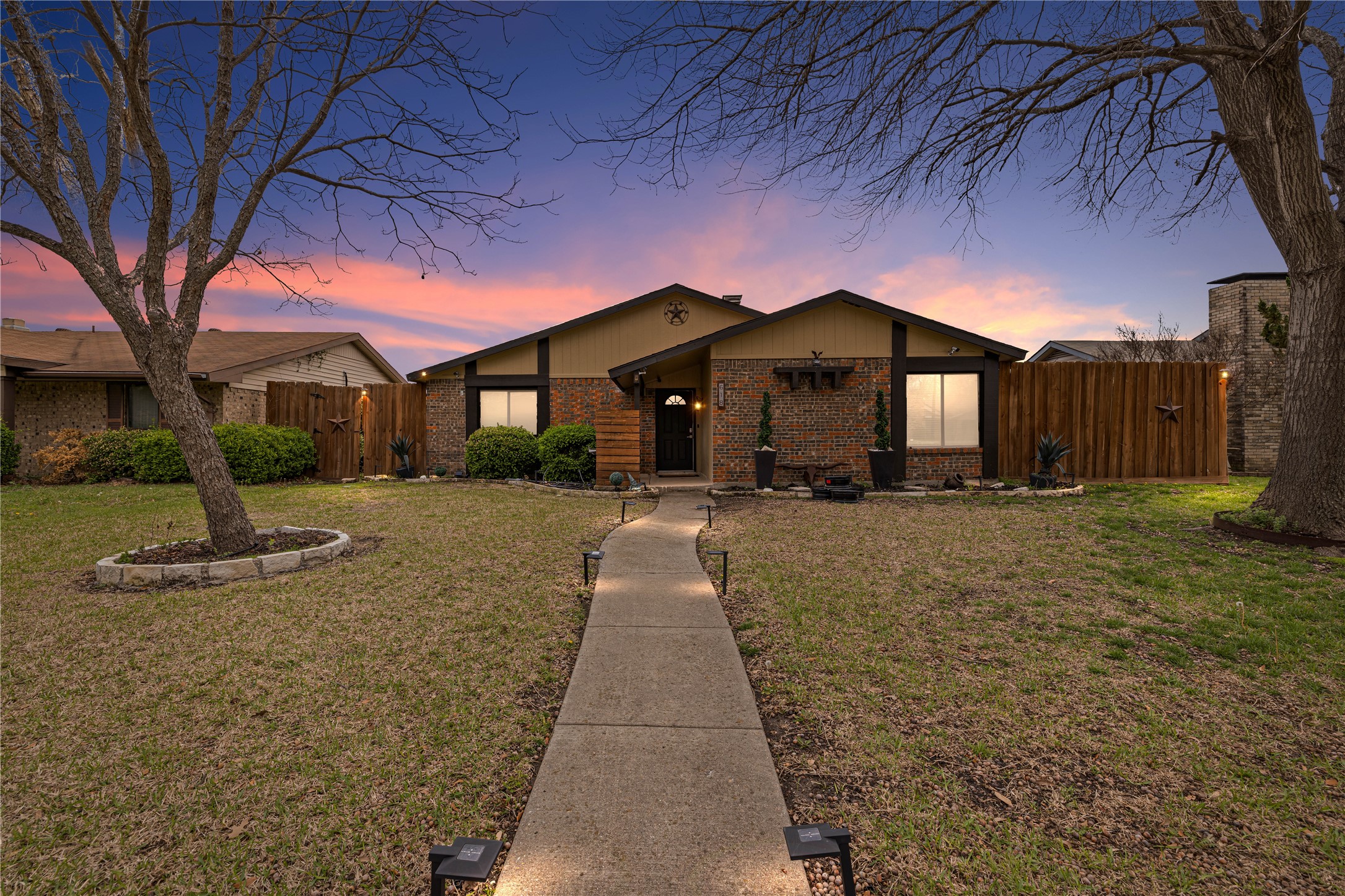 618 Kingston Place Garland TX 75043