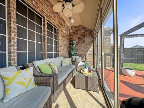 904 Regal Bluff Lane Desoto TX 75115