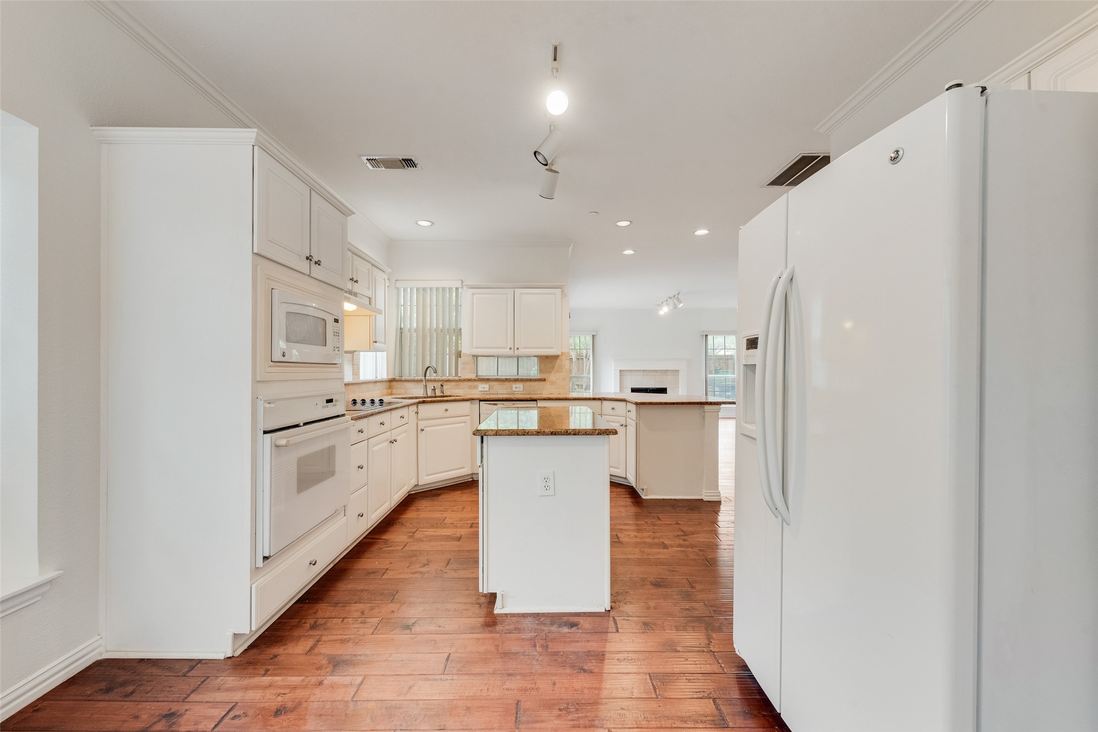 14605 Dove Court Addison TX 75001