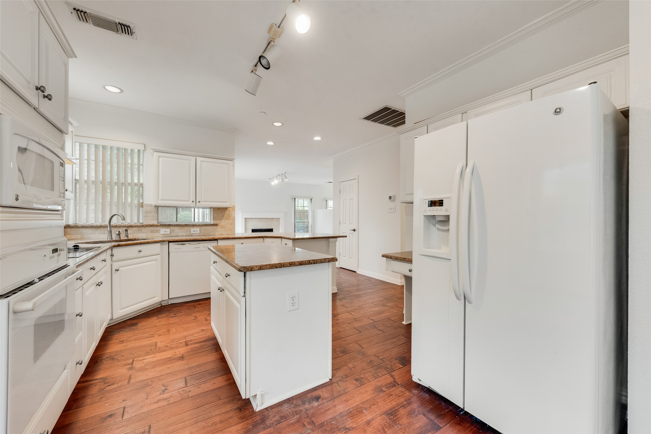 14605 Dove Court Addison TX 75001