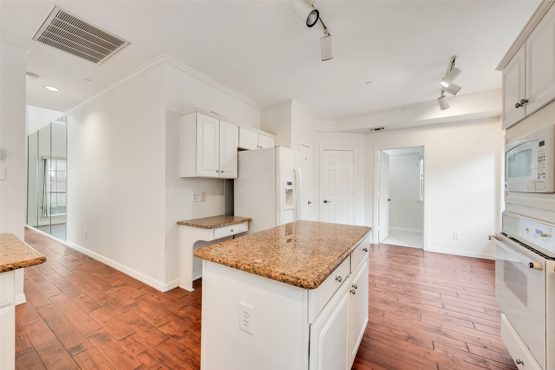 14605 Dove Court Addison TX 75001