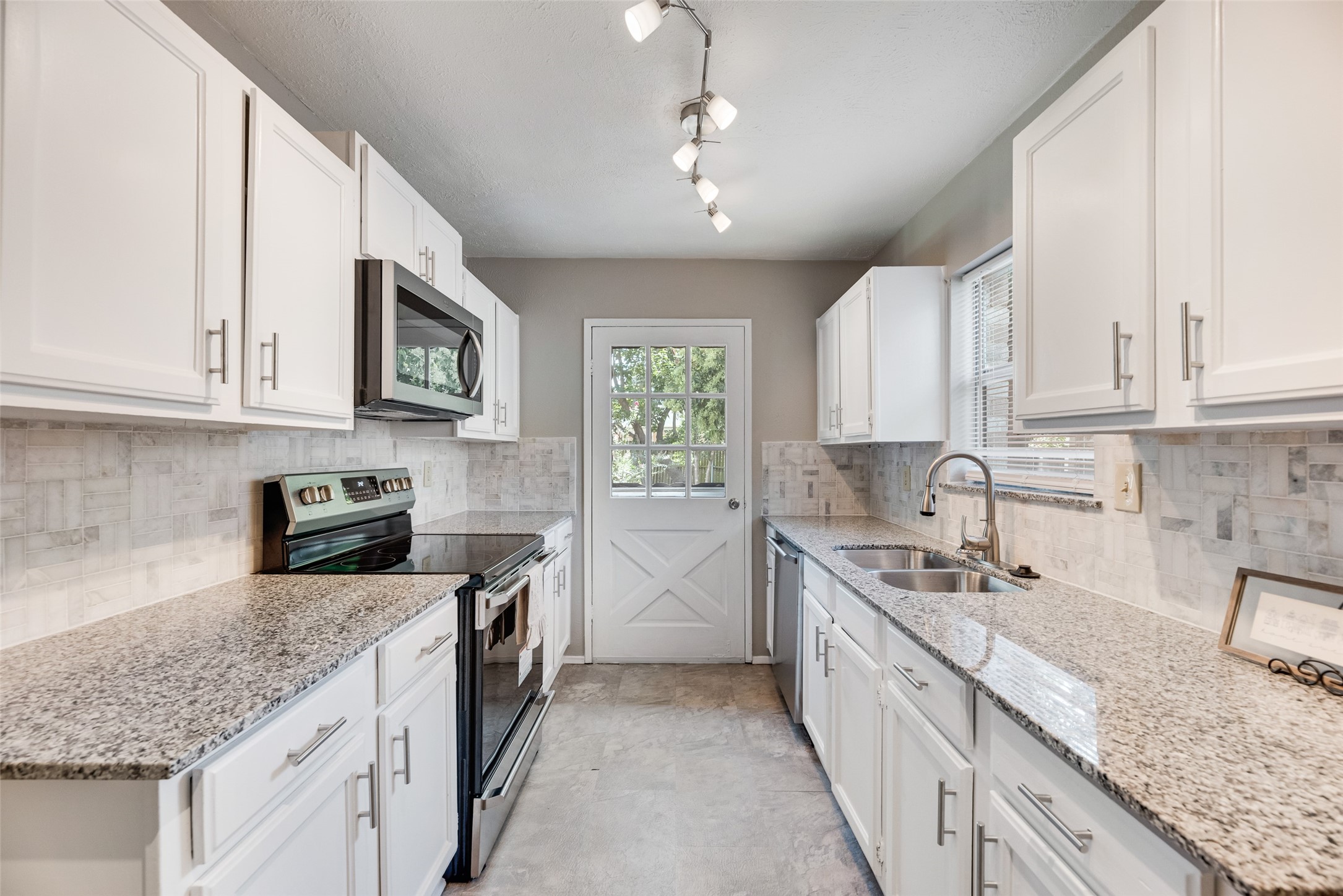 2002 Rose Hill Road Carrollton TX 75007