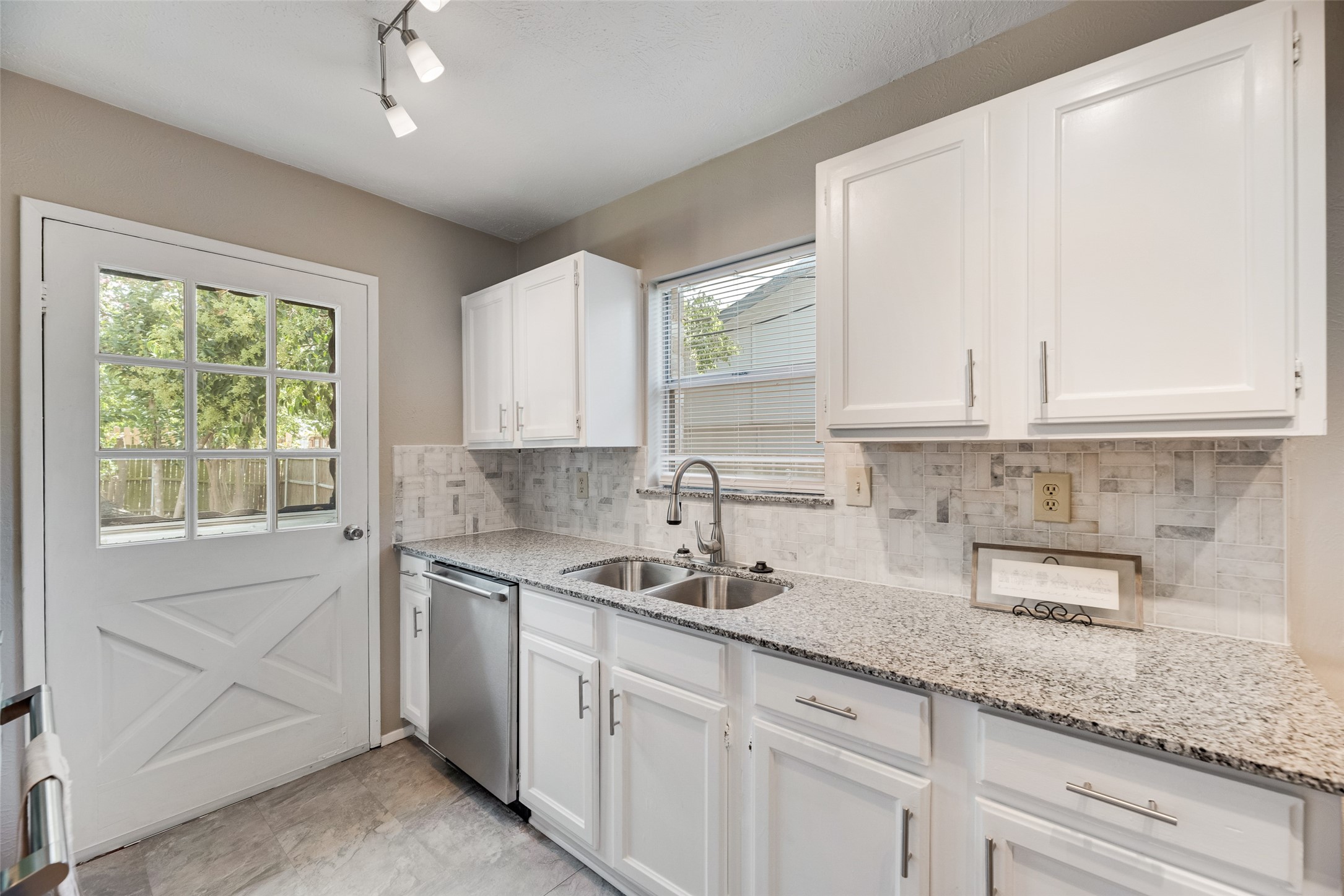 2002 Rose Hill Road Carrollton TX 75007