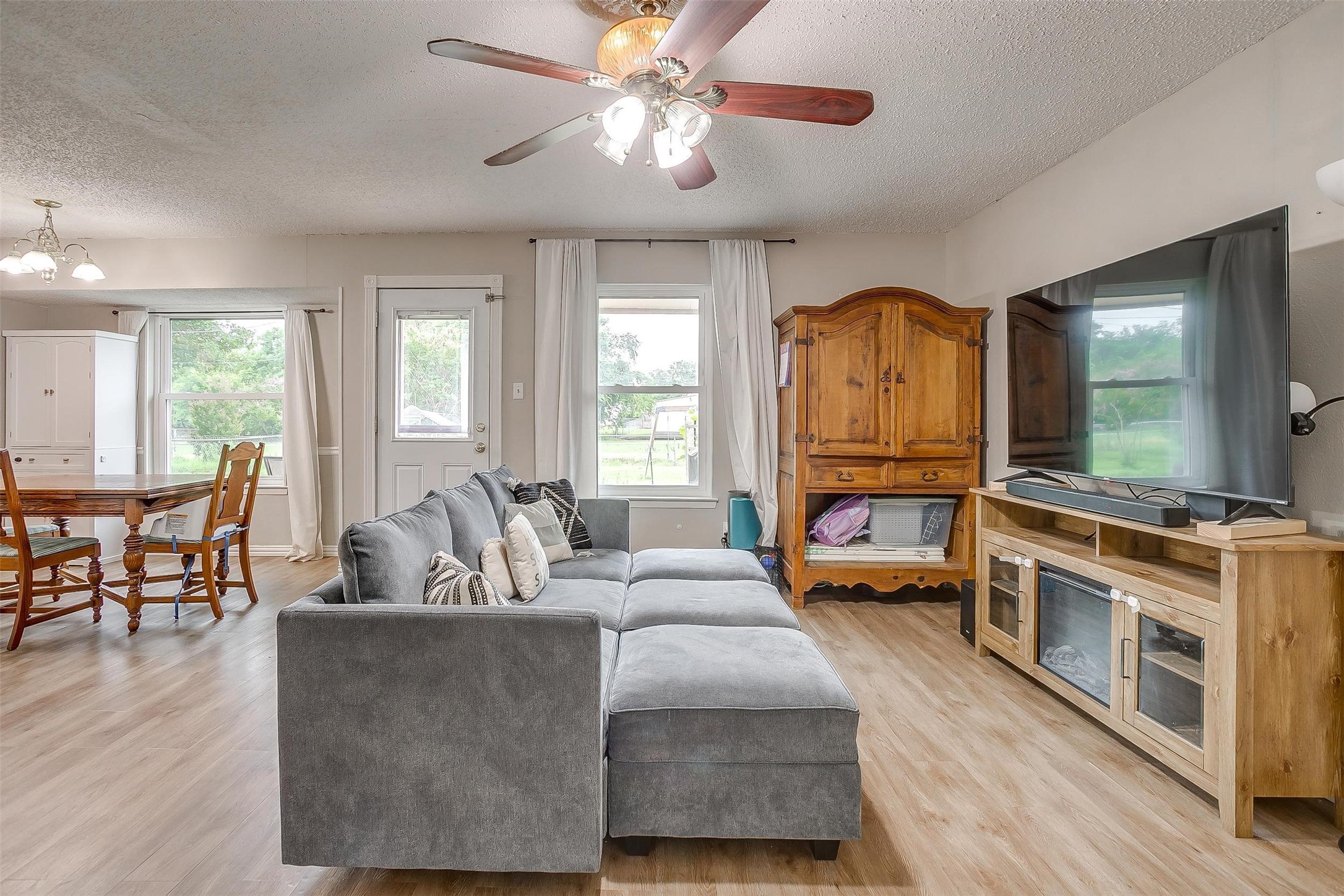423 Parkview Drive Burleson TX 76028
