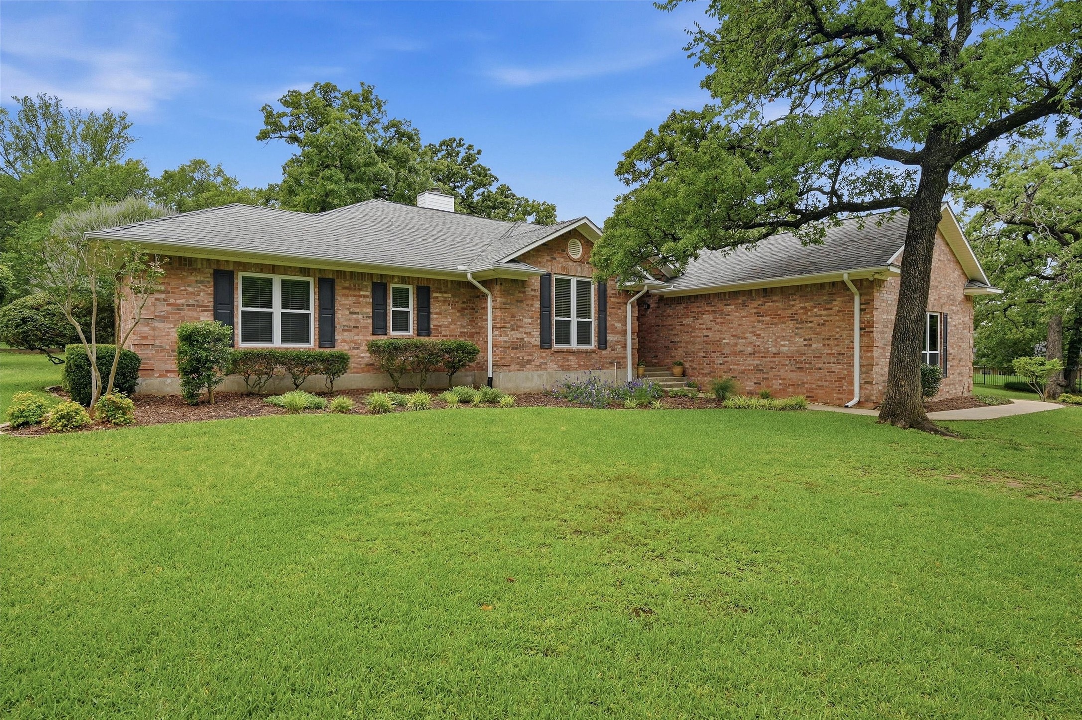 106 Santee Drive Lake Kiowa TX 76240