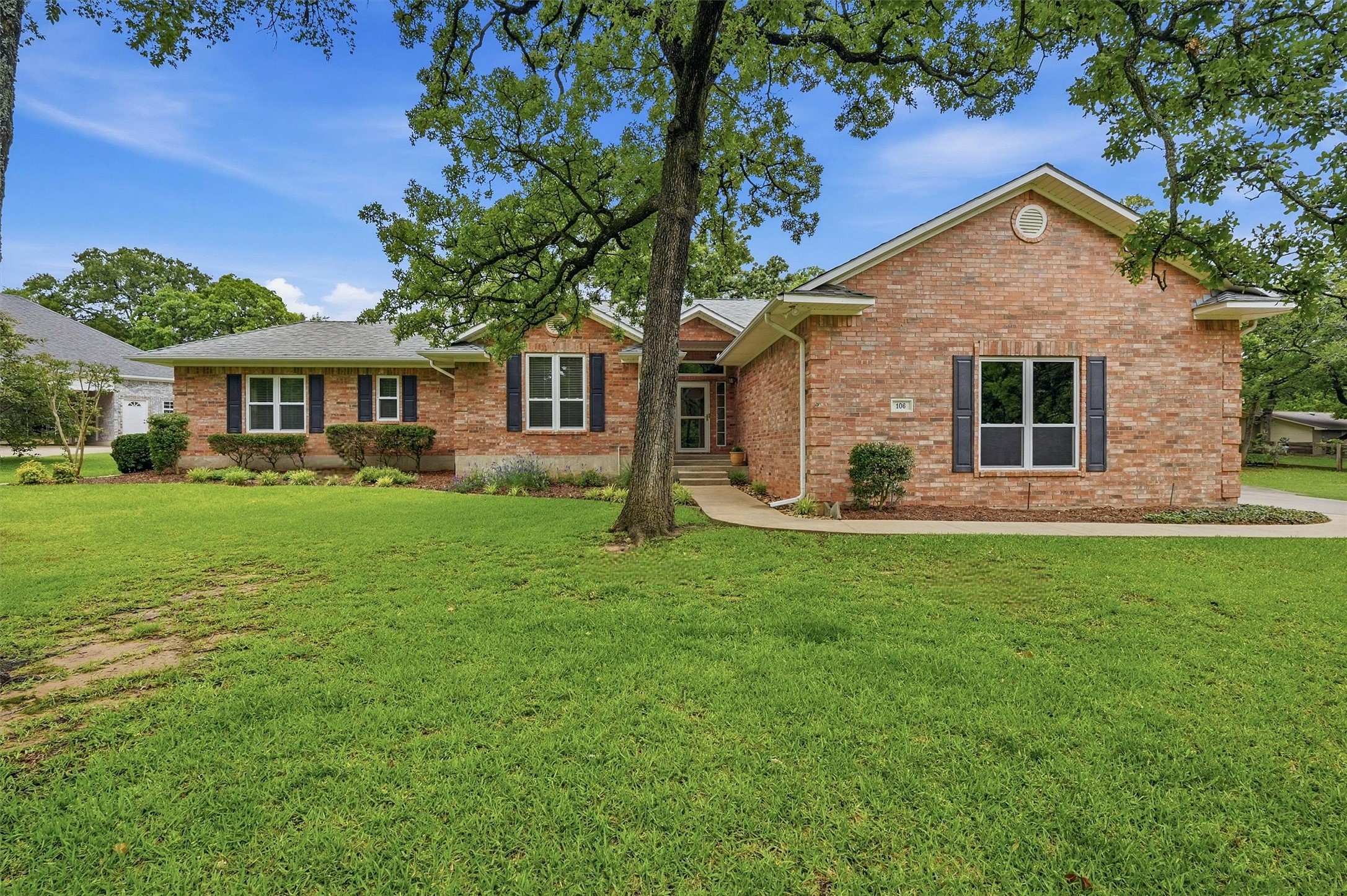 106 Santee Drive Lake Kiowa TX 76240